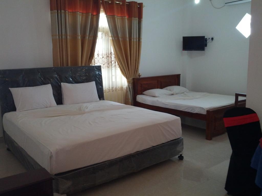 Happy Leoni Hotel Анурадхапура Стая снимка