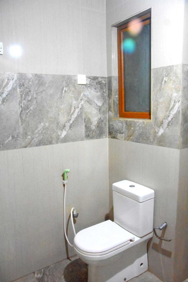Happy Leoni Hotel Анурадхапура Екстериор снимка
