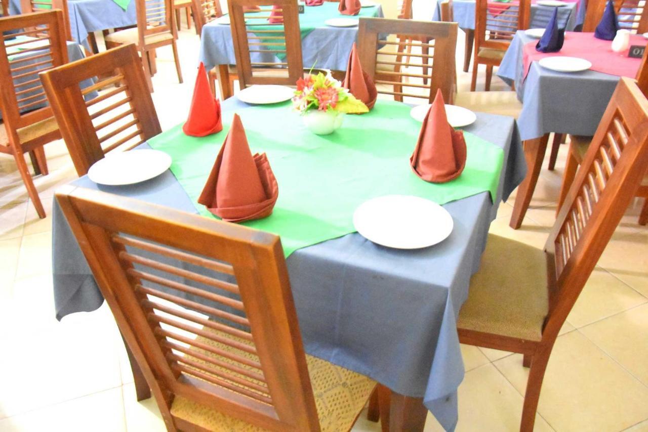 Happy Leoni Hotel Анурадхапура Екстериор снимка