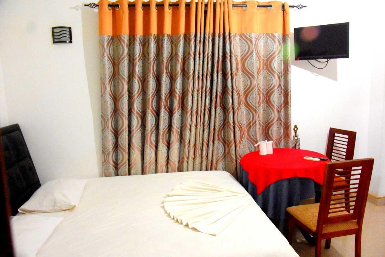 Happy Leoni Hotel Анурадхапура Екстериор снимка