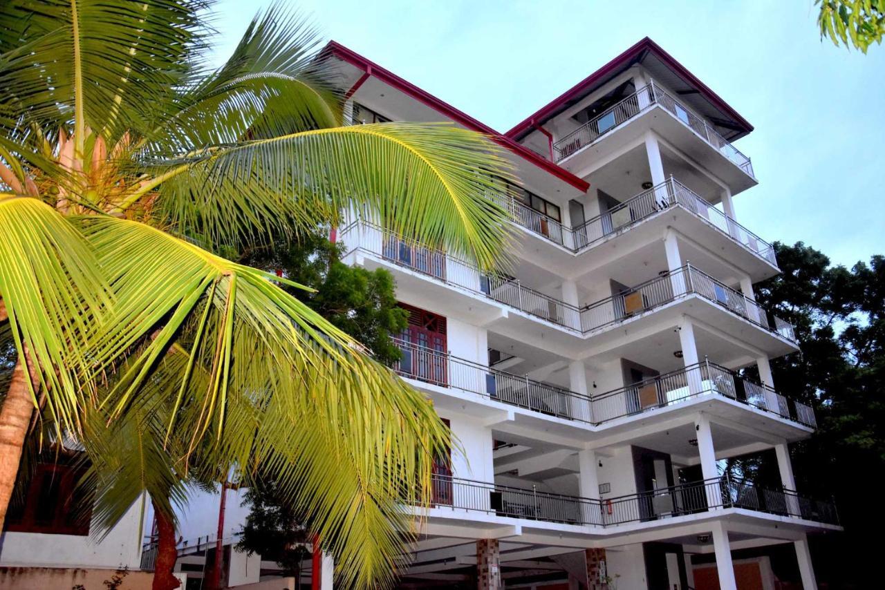 Happy Leoni Hotel Анурадхапура Екстериор снимка